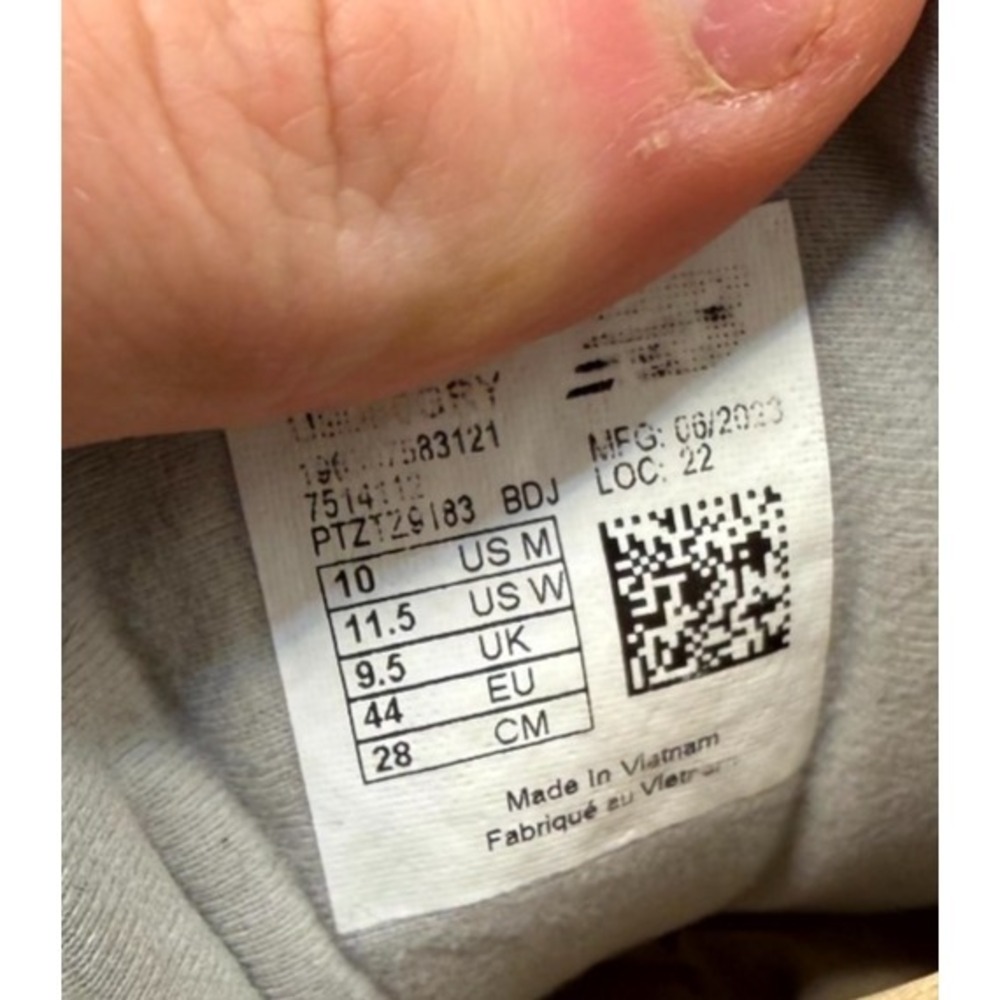New Balance 9060 Unisex M10/W11.5‎ Shoes Rain Cloud Castle Rock Lace Up Sneakers - Picture 13 of 14